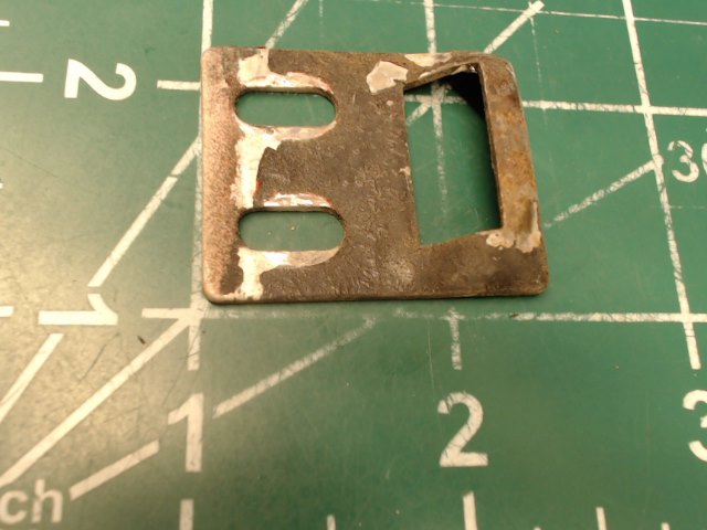 0311319-1 Cessna - PLATE-DOOR STRIKER BAGGAGE