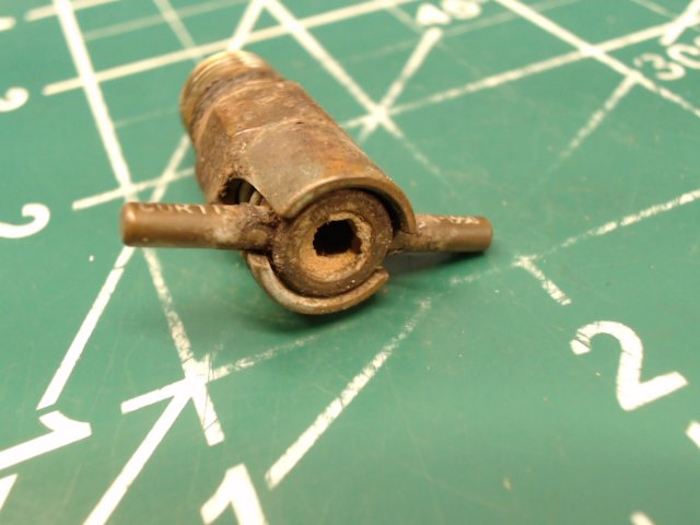 492 022 Piper - Valve - Fuel Tank Drain (CCA-1550)