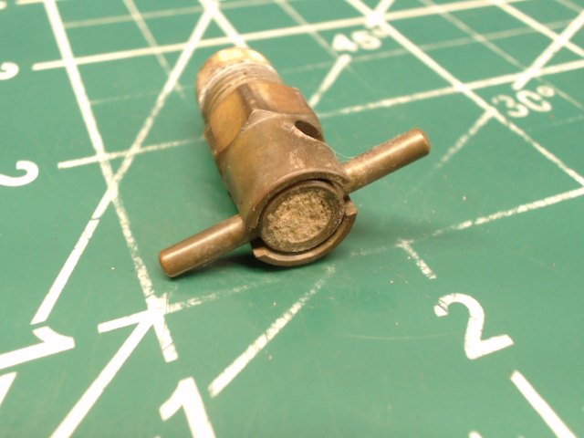 492 022 Piper - Valve - Fuel Tank Drain (CCA-1550)