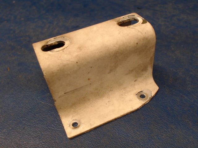 0513129 Cessna - Bracket-Fuel Strainer