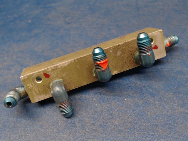 67521-00 Piper - Manifold - Hydraulic Right