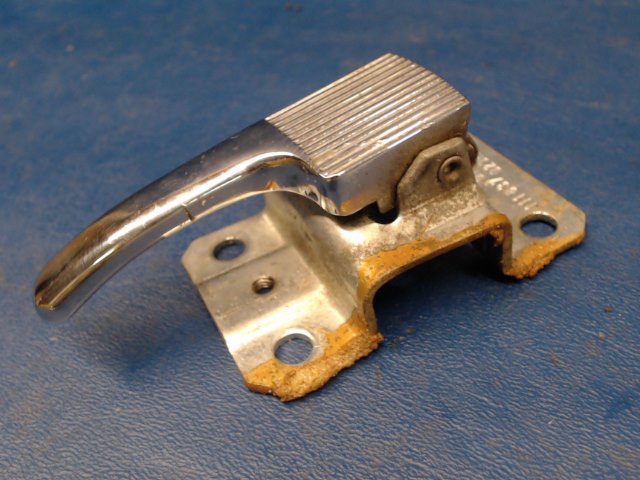 464 048 Piper - Handle - Door (113-837-019L)