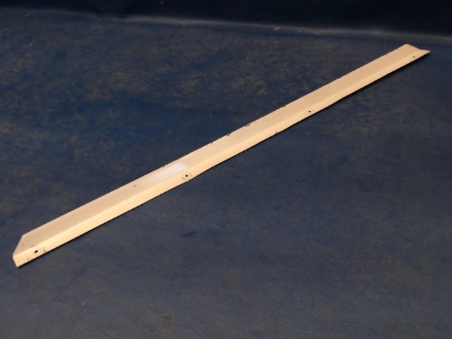 63071-05 Piper - Retainer - Top - Right Rear Window
