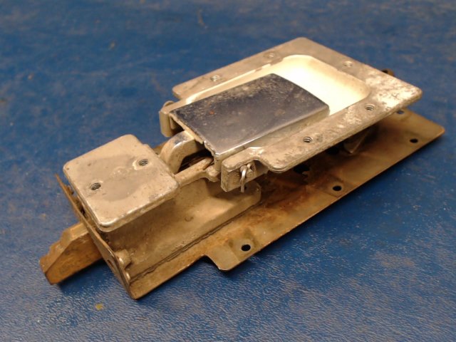 0517012-7 Cessna - Latch - LH Cabin Door