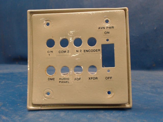 2413062-1 Cessna - Panel - Avionic (Cracked)