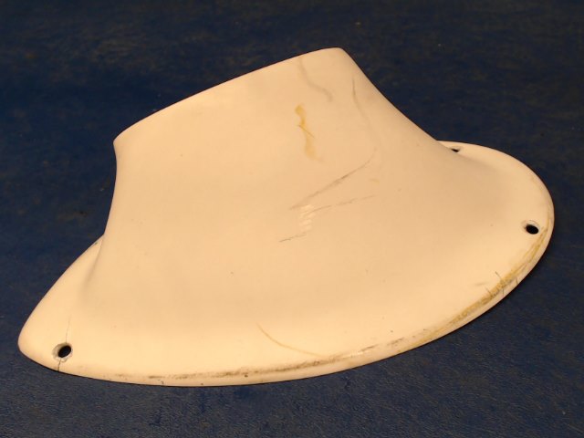 0522150-2 Cessna - Fairing - Wing Strut Lower RH (Cracked)(Plastic)