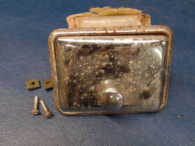 0411030-6 Cessna - Ash Tray w/ Retainer