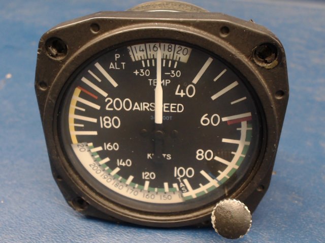 8125 United Inst - Airspeed Indicator 0-210 Knots - Knob is BENT