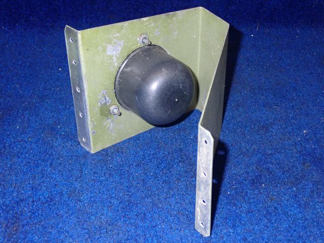 071-1052-00 Bendix King - KMT 112 Magnetic AzimuthTransmitter w/ Tray Bracket 26V (Mod 1)