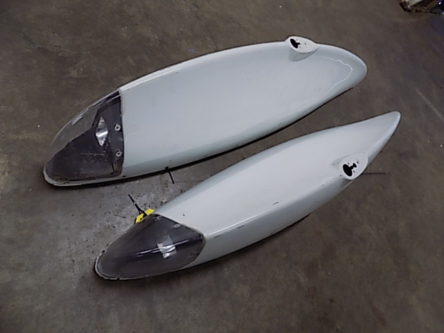 GF78022 Globe Fiberglass LTD - Fiberglass Wing Tip SET Contoured W/Provision light &amp; lens (See details)
