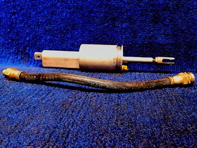 0541138-3 Cessna - CYLINDER ASSEMBLY MASTER BRAKE (Stripped threads - See photos)