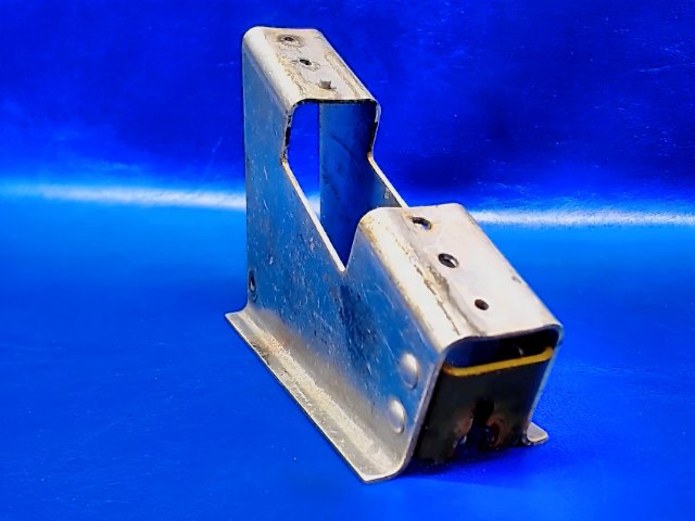 0713070-20 Cessna - Bracket - Parking Brake Control