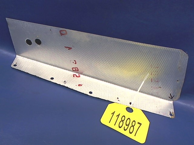 63117-000 Piper - PLATE Scuff left (Small crack in corner)