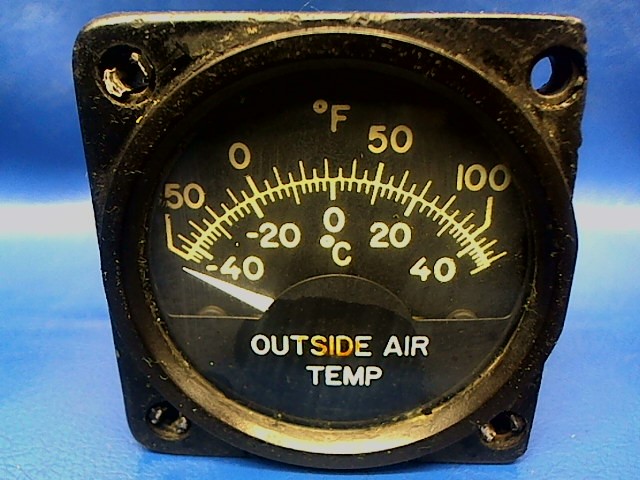 200-2C7B Thomas A. Edision INC - GAGE - OUTSIDE AIR TEMPERATURE (Corner of mount broken)