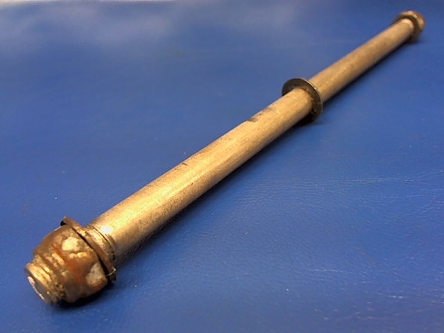 401 456 Piper - Bolt-Axle (AN6-76A)