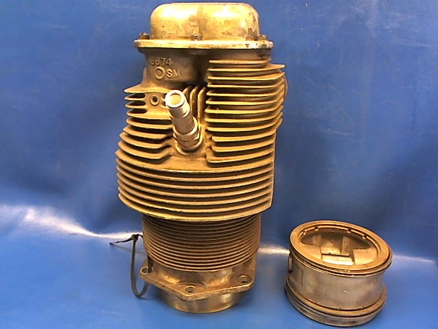 641917 Continental O-300-D - Cylinder. With Vales &amp; Springs ( Old style - Steel Bore ) - PITTING