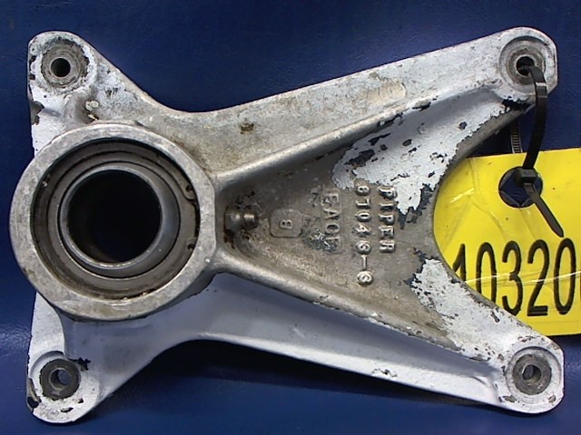 67042-12 Piper - FITTING - Aft trunnion