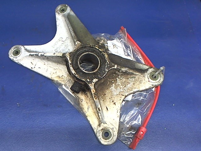 67040-13 Piper - Fitting - Forward Trunnion RH