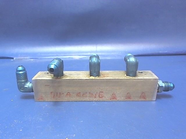 67521-00 Piper - Manifold - Hydraulic Right
