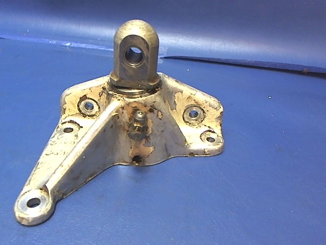 95643-06 Piper - BRACKET - Main gear truss LH (9/16 O.D. STUD ) Bent