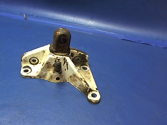 95643-09 Piper - Bracket-Main Gear Truss RH (5/8 O.D. Stud)