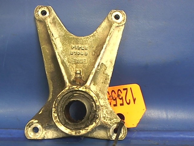 67042-12 Piper - FITTING - Aft trunnion