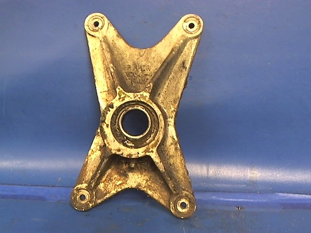67040-13 Piper - Fitting - Forward Trunnion Right