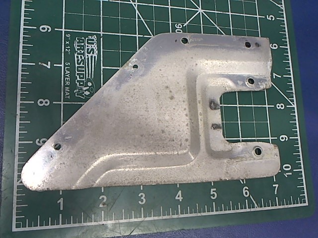 0413388-6 Cessna - Handle Plate - RH Cabin Door