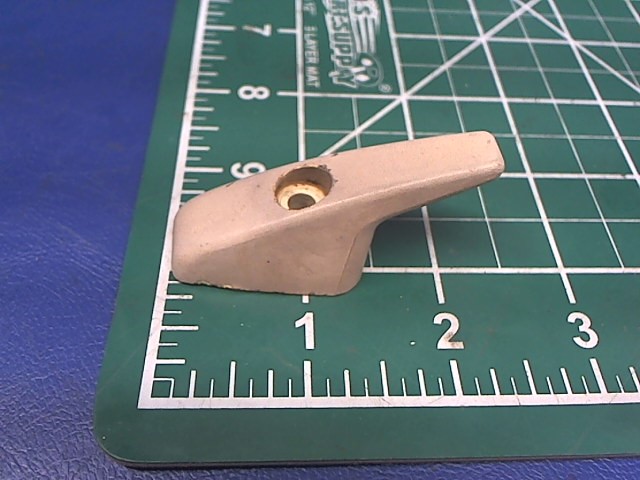 0715038-1 Cessna - COAT HANGER