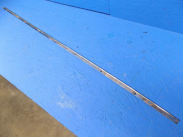 0811610-4 Cessna - RETAINER - RH COVER