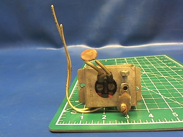 0813841-4 Cessna - THERMOSTAT-HEATER