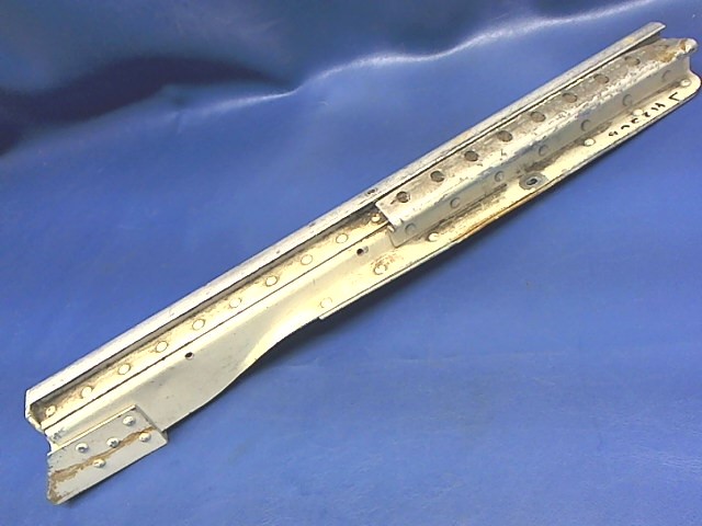 0812987-8 Cessna - Track-LH Center Seat Inbd (SEE PHOTOS)