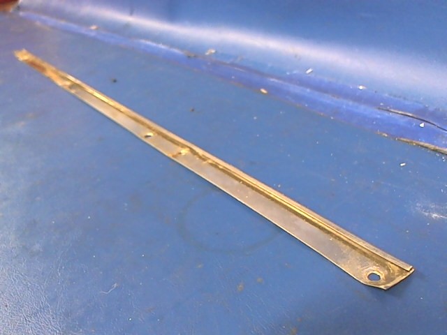 0811610-27 Cessna - Retainer-RH Upper