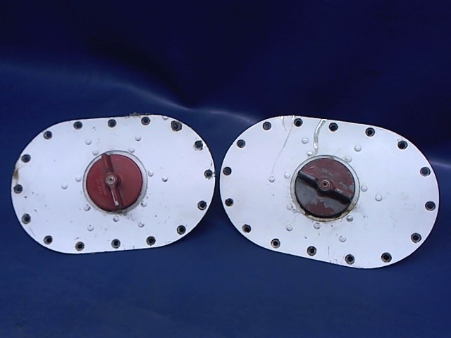 2009015-4 Cessna - Qty (2) Filler plates with caps and chains