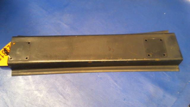 68090-16 Piper - CHANNEL seat trim left rear