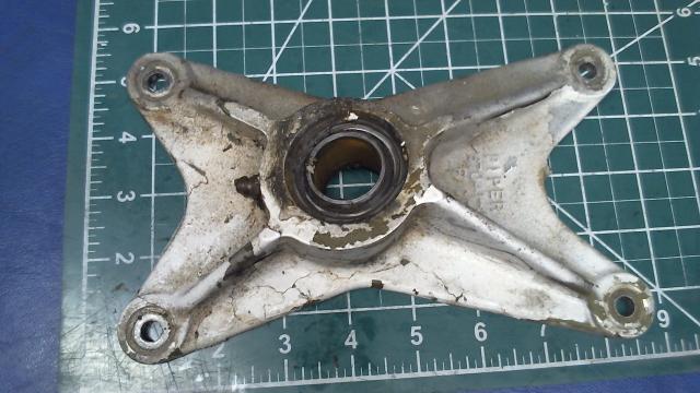 67040-14 Piper - Fitting Assembly - Forward Trunnion Left
