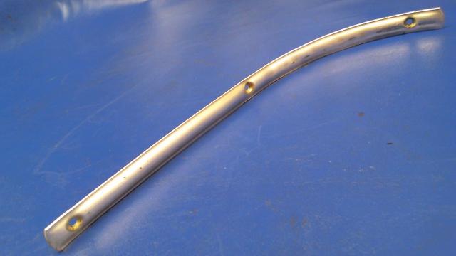 63142-56 Piper - TRIM STRIP - Door frame bottom rear