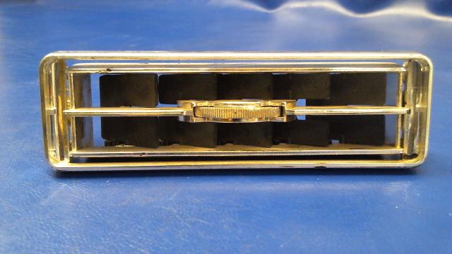 492 338 Piper - VENT ASSEMBLY - ( PS10023-16) (cracked)