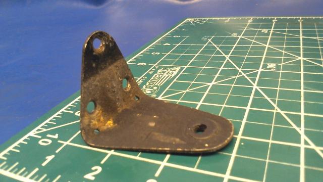 0500310-1 Cessna - MIRROR BRACKET