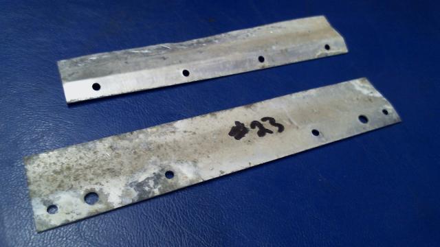 0413390-32  0413390-34 Cessna - RETAINER-UPHOLSTERY