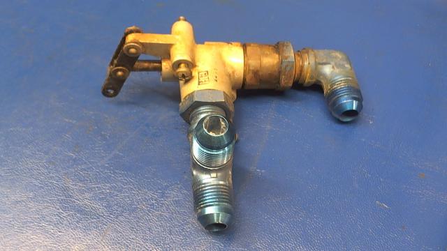 492 110 Piper - VALVE ASSEMBLY - Fuel crossfeed (800411-00)