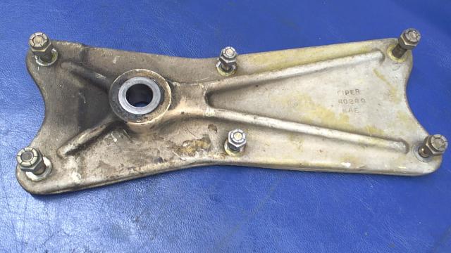 40290-00 Piper - TRUNNION ASSEMBLY - Landing gear forward