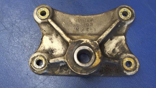 40294-00 Piper - FITTING - Main gear side brace aft