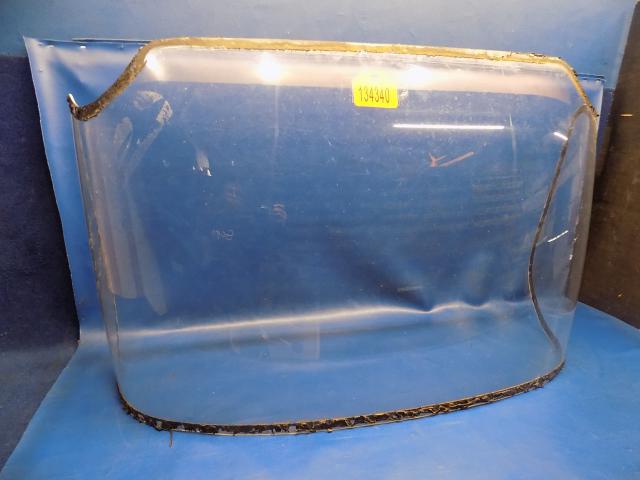 0913705-3 Cessna - WINDSHIELD