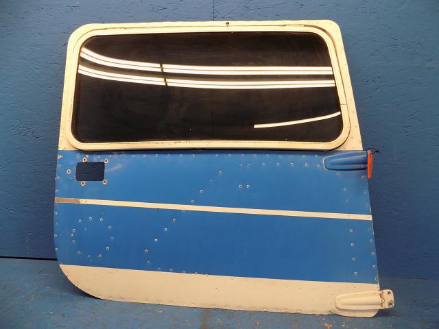 0413033-204 Cessna - DOOR RH (TINTED)