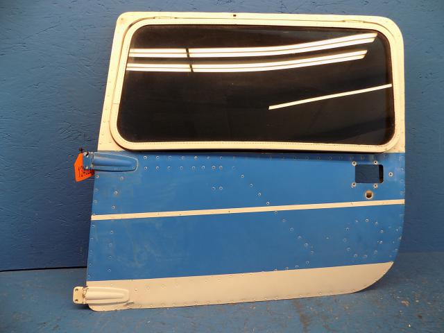 0413033-205 Cessna - DOOR LH (TINTED)
