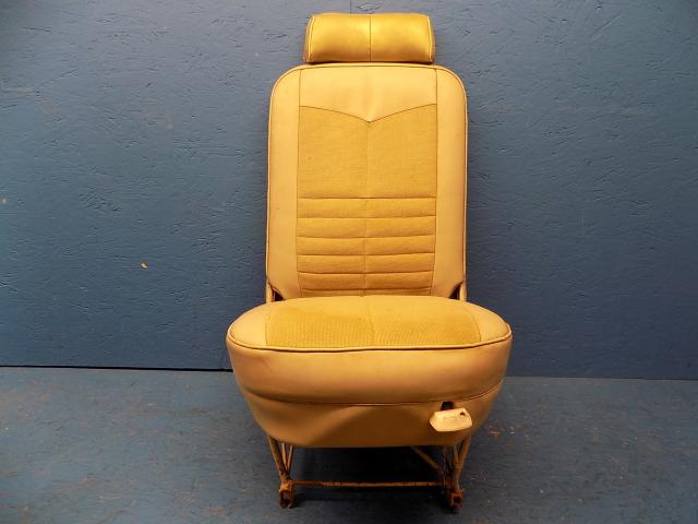 0700105-370 Cessna - FRONT SEAT - CoPilot (See details)