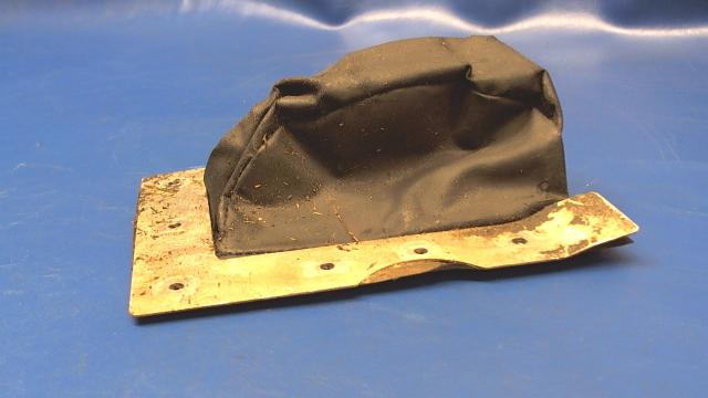 0822001-3 Cessna - HINGE COVER- MAIN GEAR DOOR