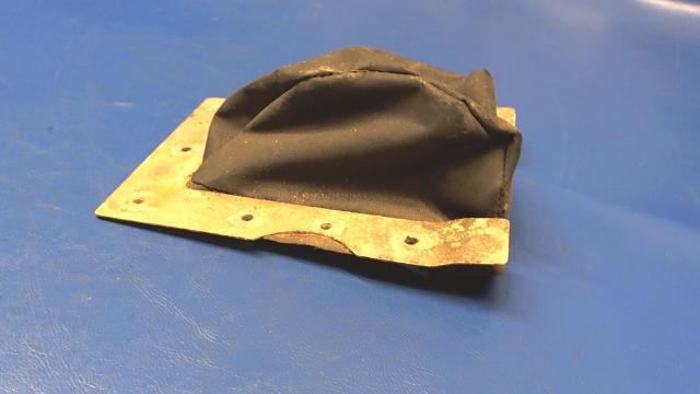 0822001-3 Cessna - HINGE COVER- MAIN GEAR DOOR