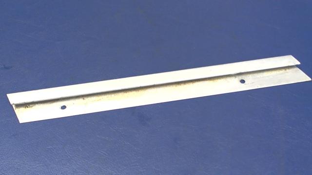 79246-08 Piper - RETAINER - Front left